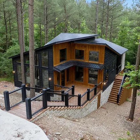 Vacana Top Rated Cuddle Couples Cabin, Hottub, Firepit, Pet Friendly, Secluded